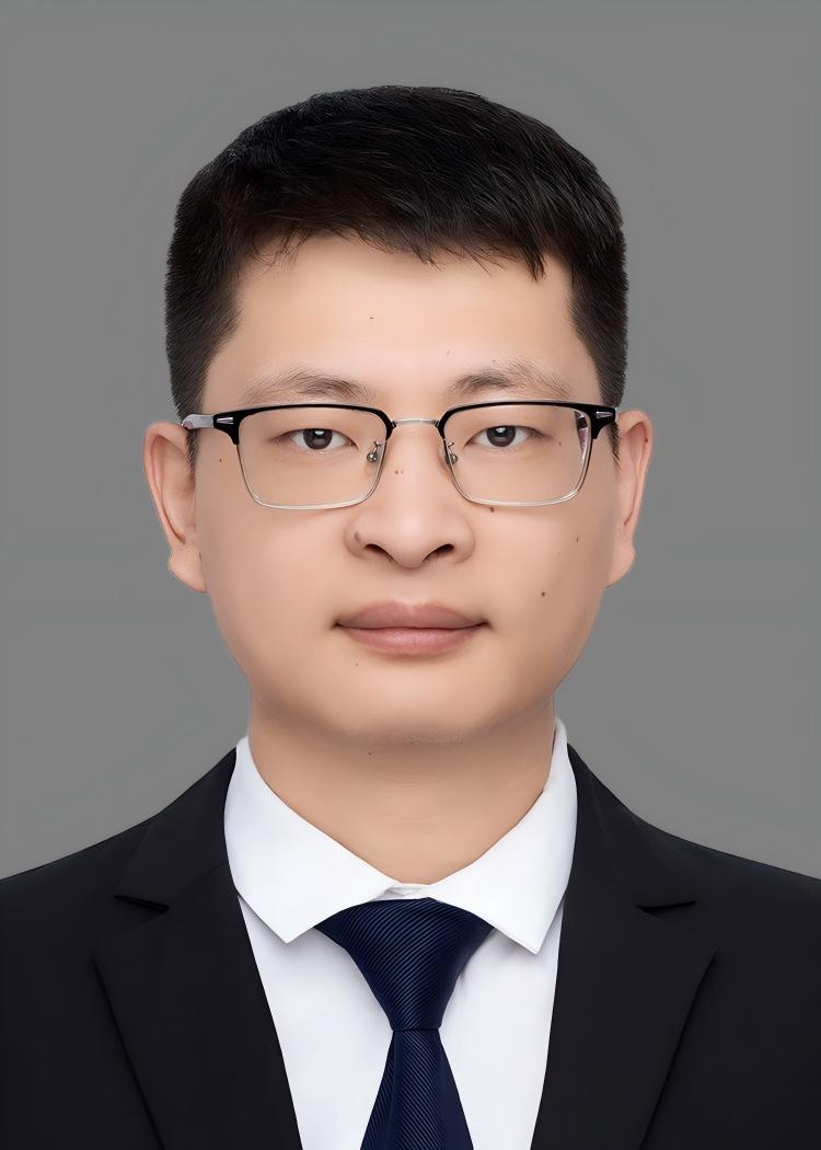李林伟